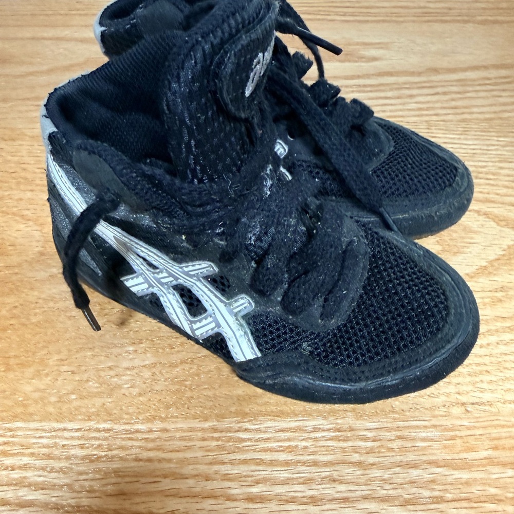 ASICS Matflex kids wrestling shoes